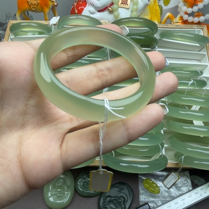 吴***凉蛇纹石玉合金手镯