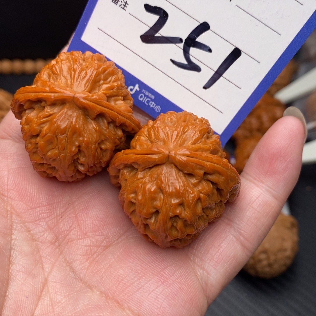 桃核把件白狮子36mo