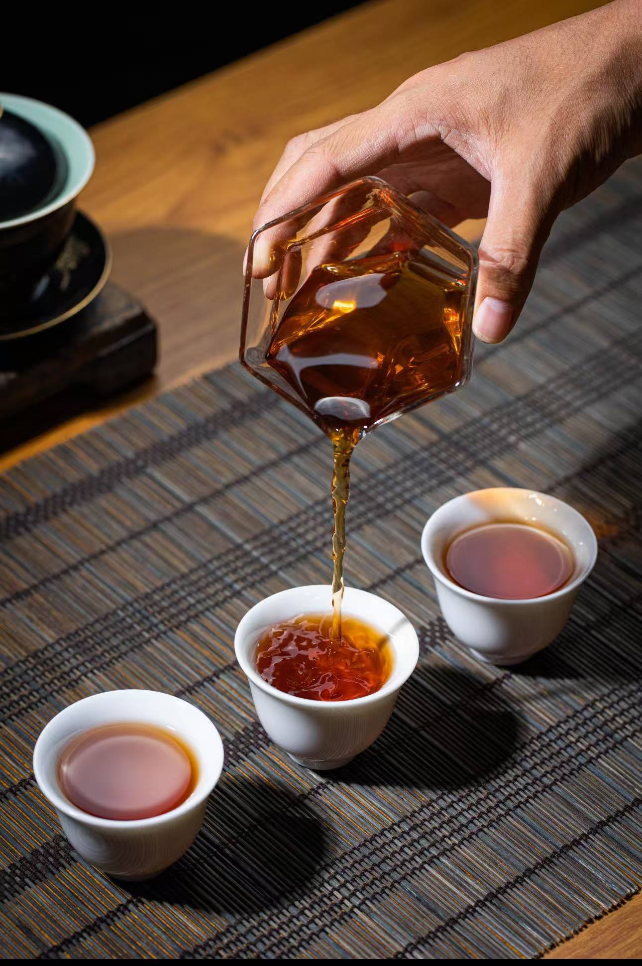 2011年 昆明铁饼生茶380g