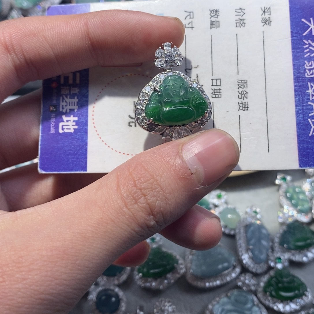 翡翠颈饰未镶嵌翡翠