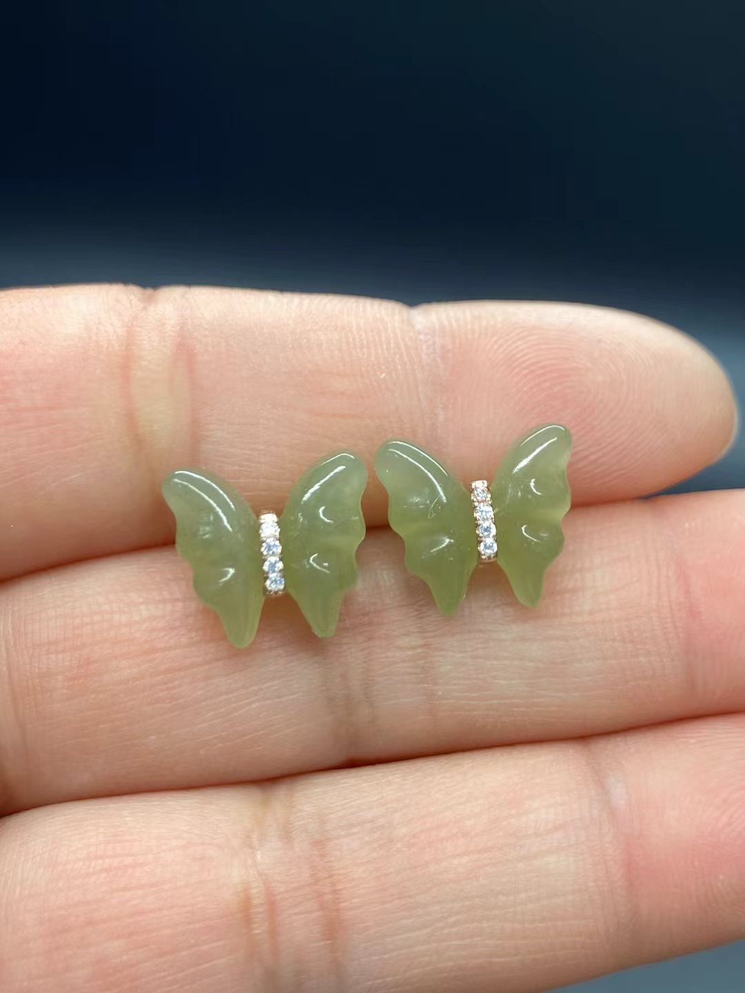 925银镶嵌耳钉和田玉