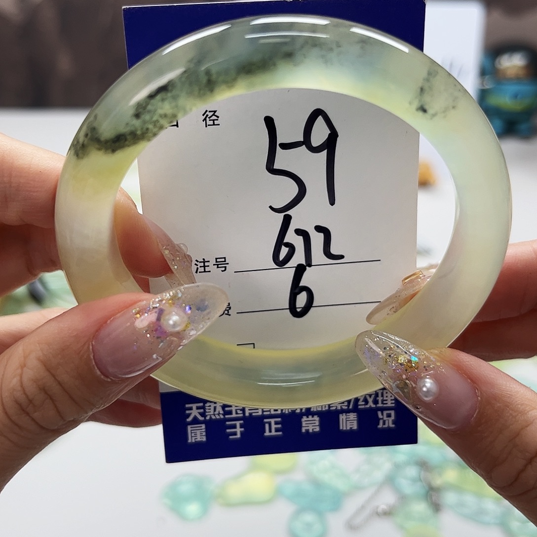 蛇纹石玉未镶嵌吊坠
