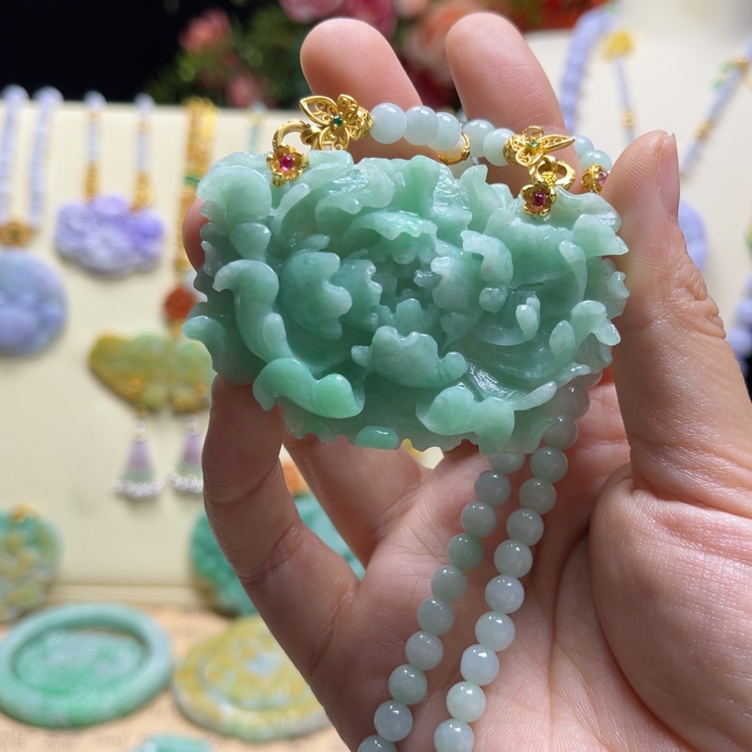 翡翠颈饰未镶嵌富贵花