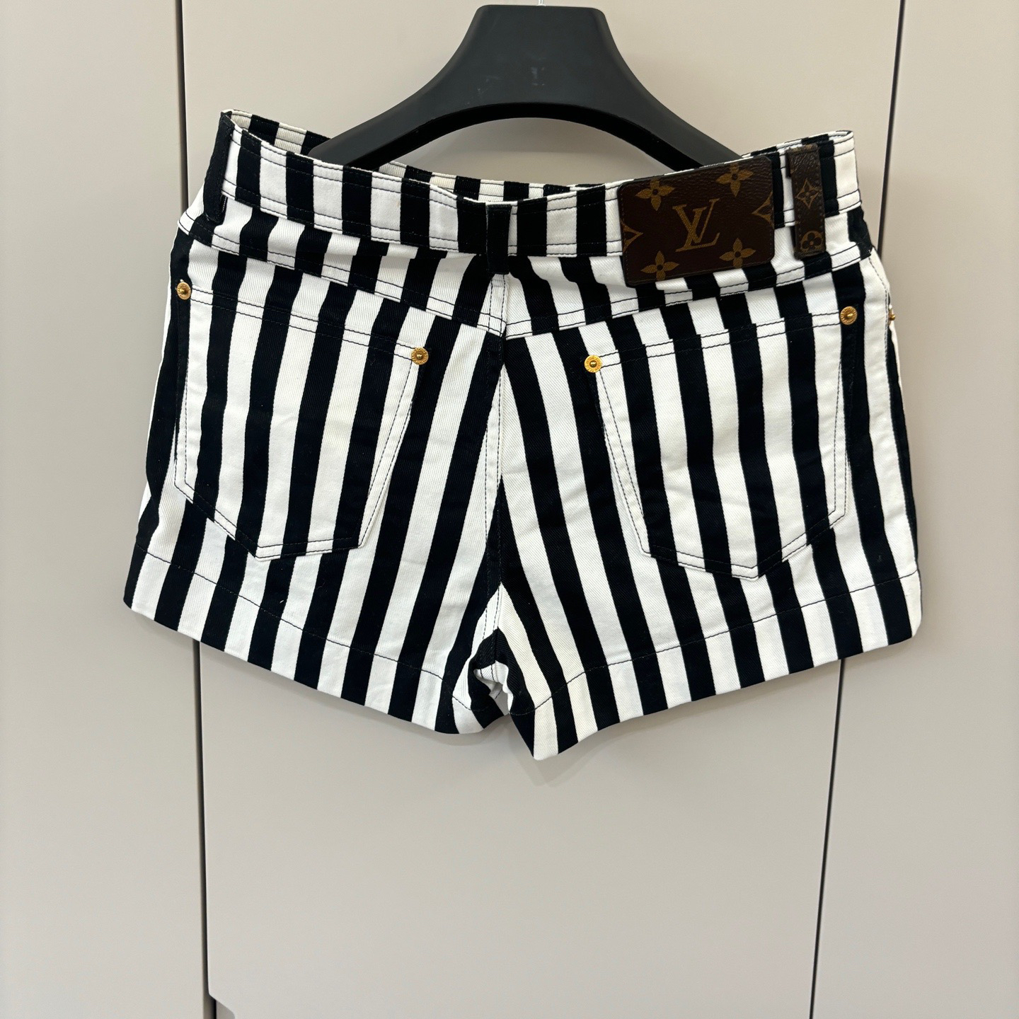 99新 LouisVuitton/路易威登 34码/LV路易威登条纹短裤/1129