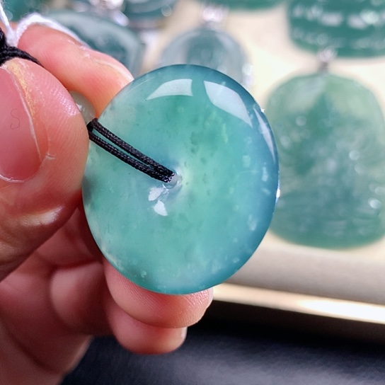 【闪购商品】翡翠颈饰未镶嵌天然翡翠