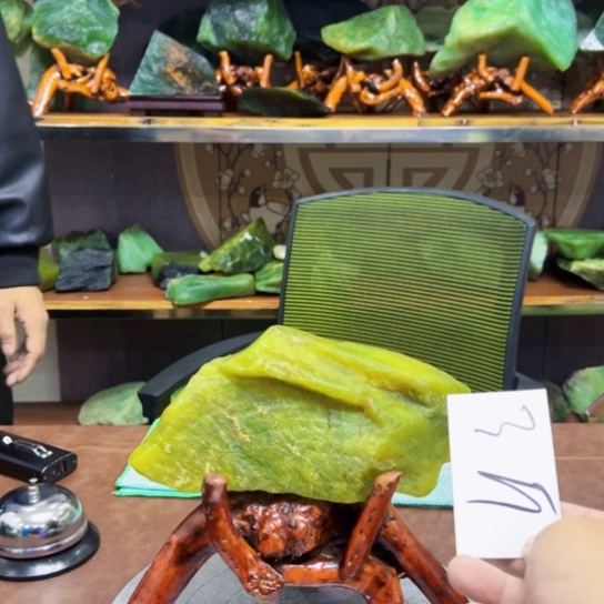 未镶嵌蛇纹石玉原石白*