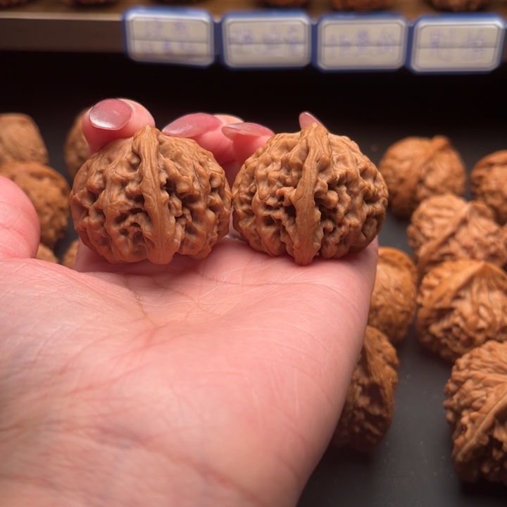 文玩核桃把件饕餮纹