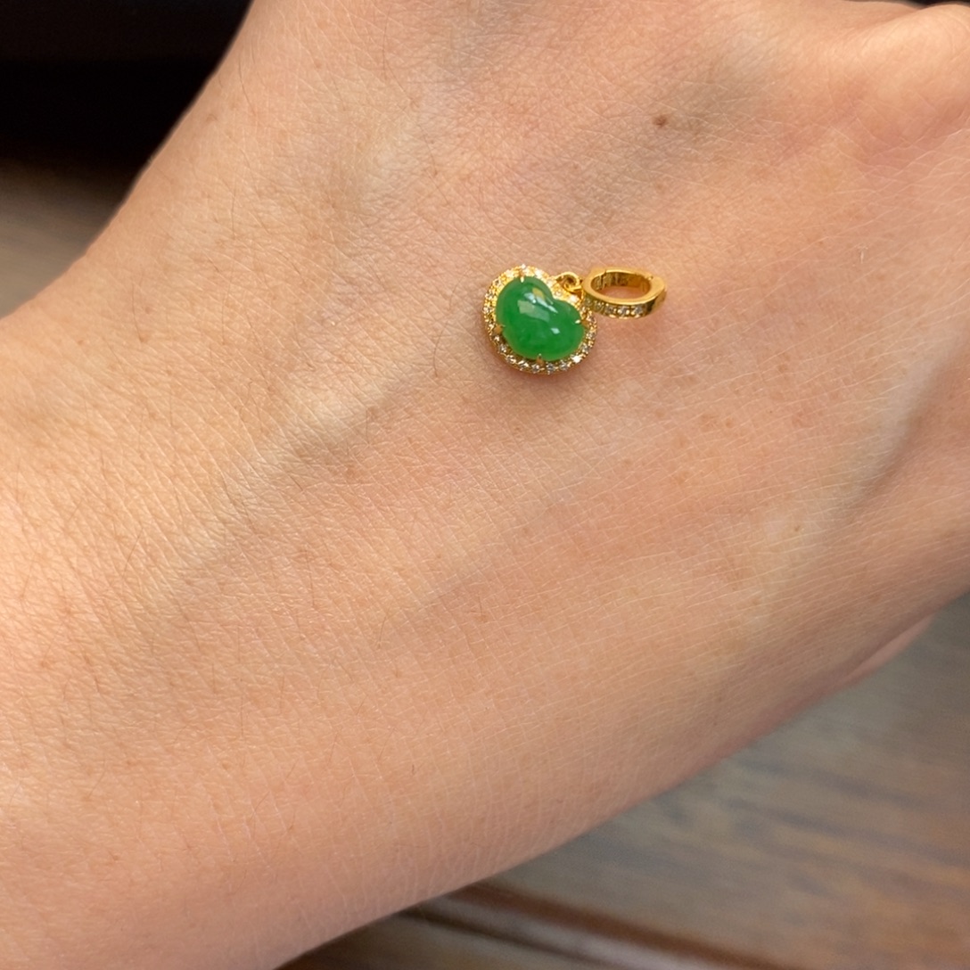 A***s翡翠18K金镶嵌颈饰翡翠