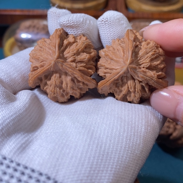 文玩核桃吊坠正奔