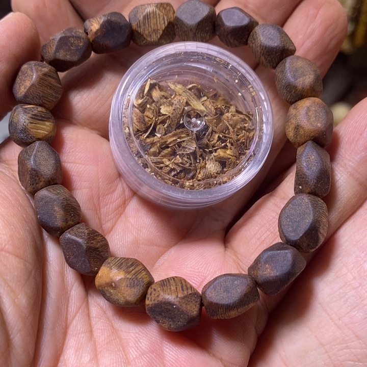 沉香手串苦**烛配饰设计风格