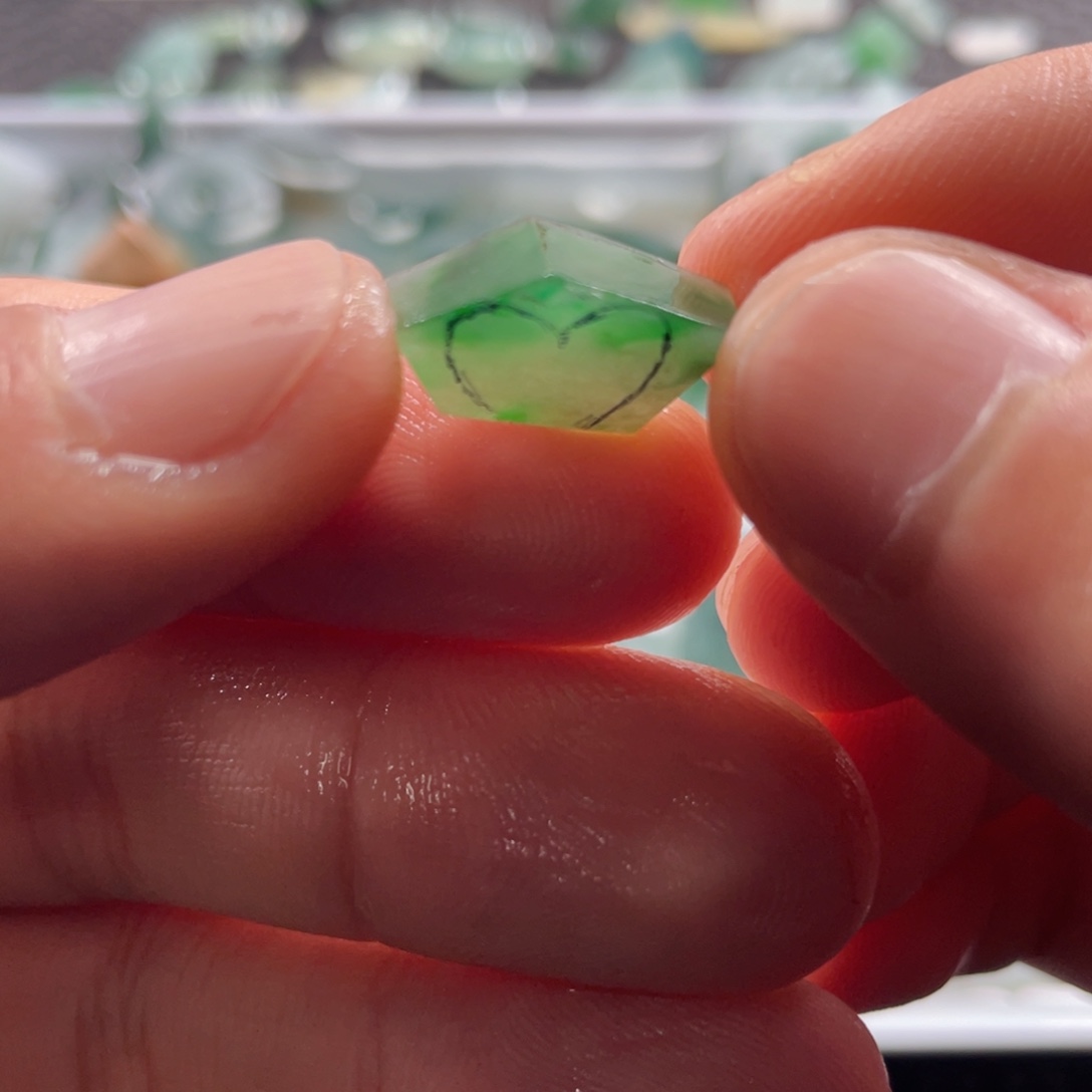 定制翡翠未镶嵌爱心