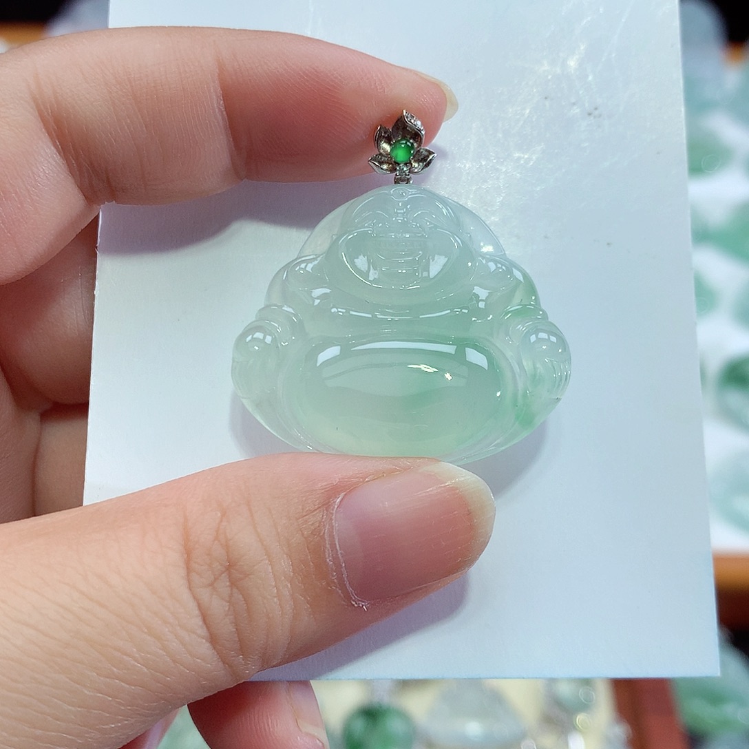 颈饰18K金镶嵌翡翠佛