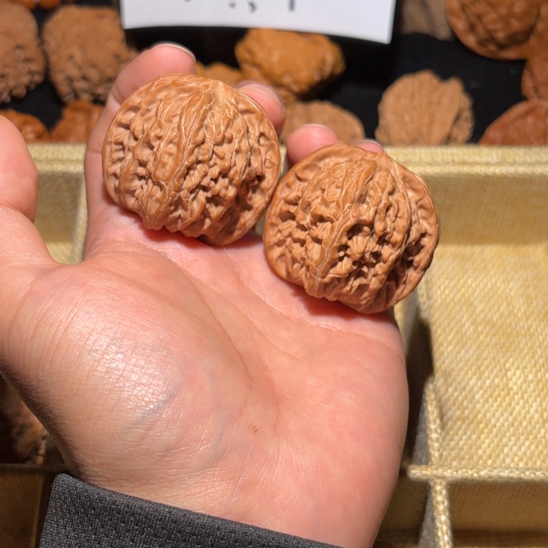 文玩核桃吊坠41红皮山地正磨