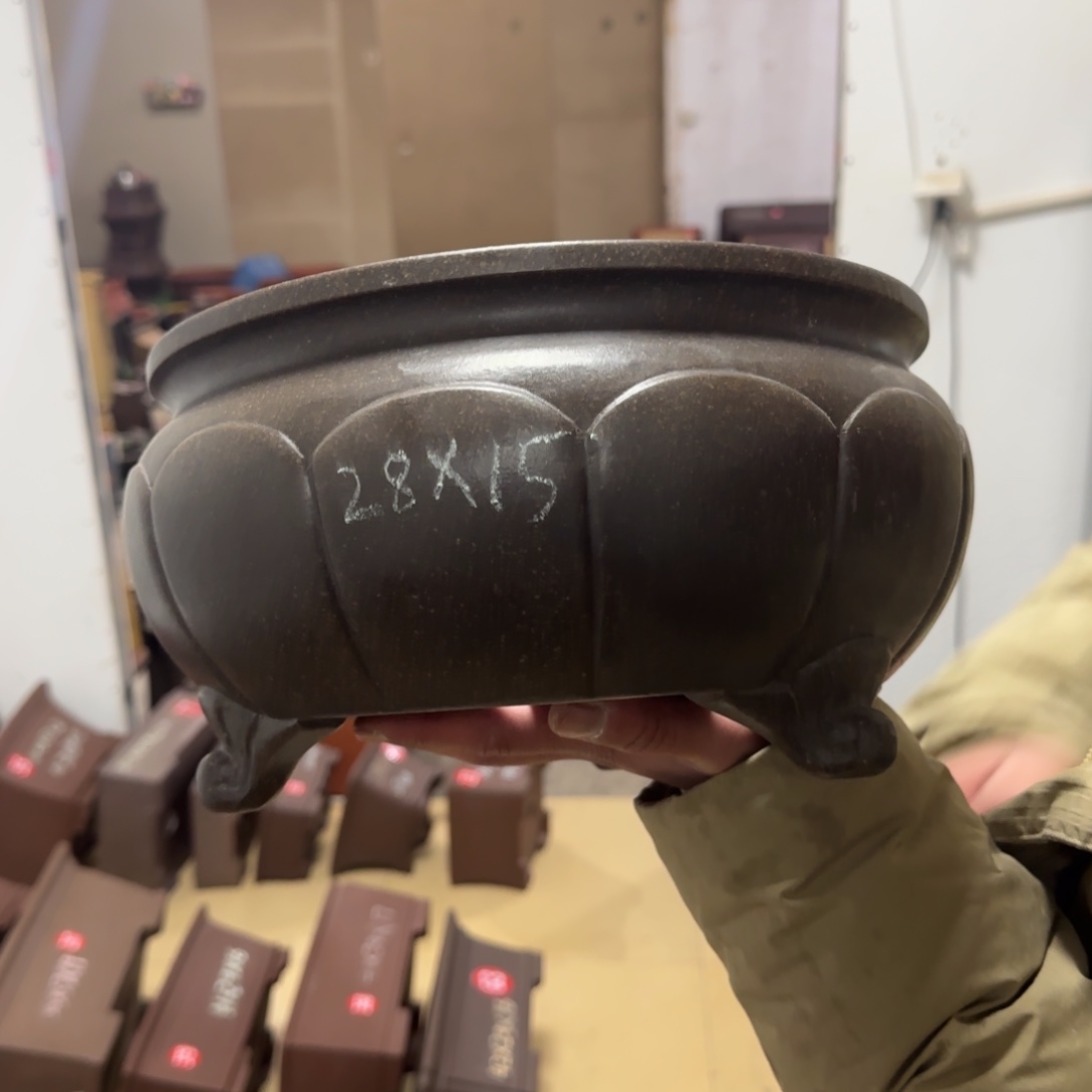 紫砂花盆呜呜呜呜