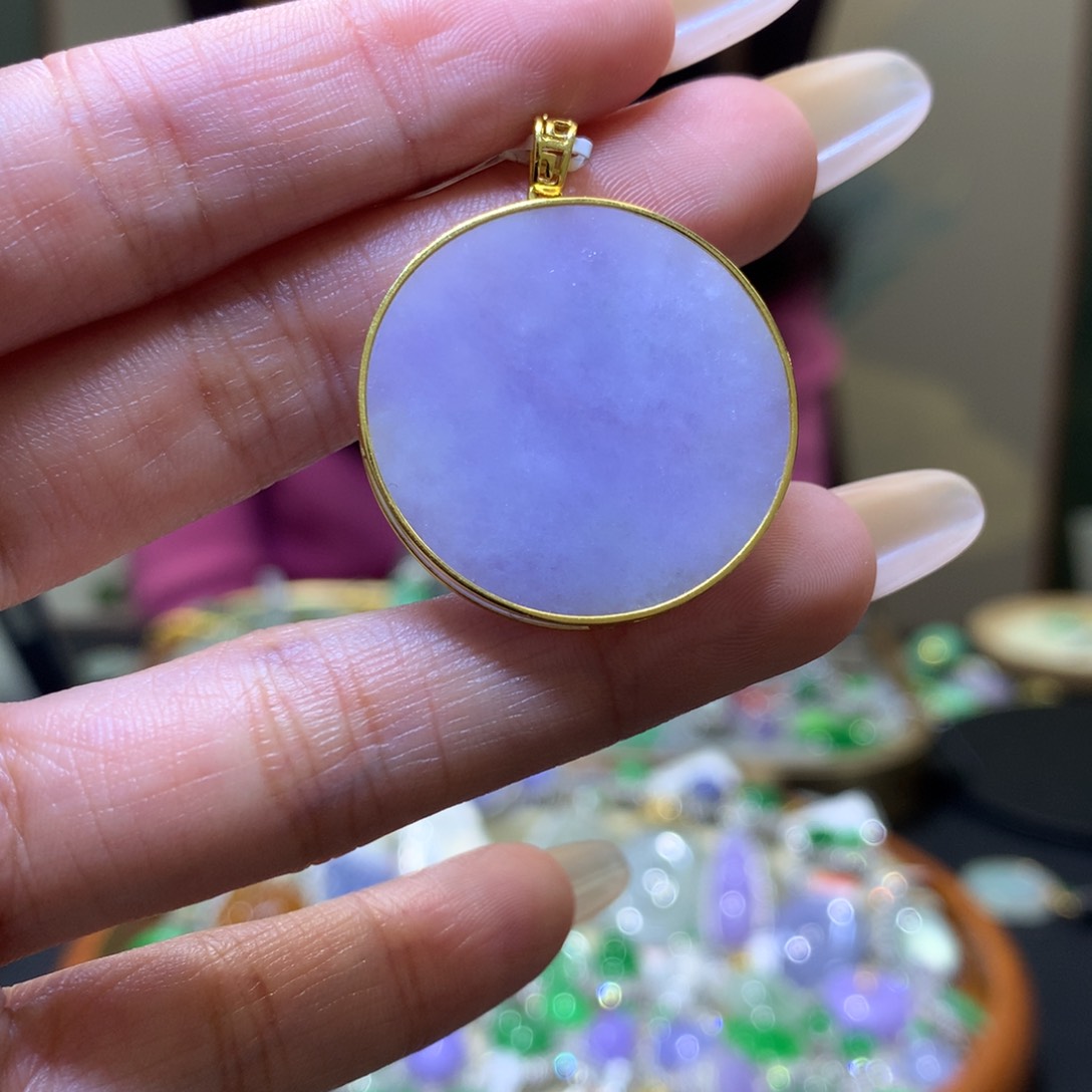 颈饰18K金镶嵌翡翠