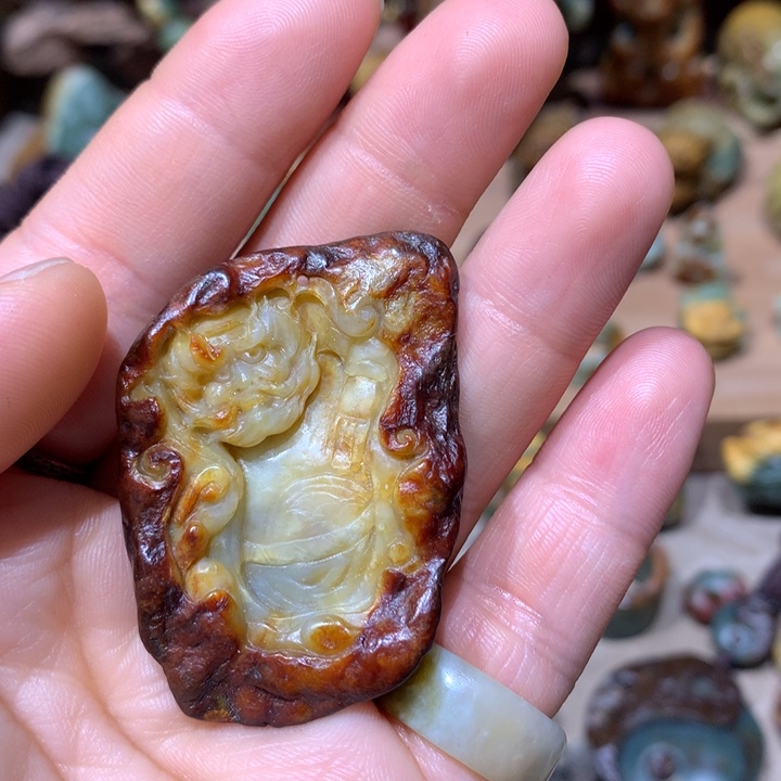 未镶嵌岫岩河磨玉（透闪石质玉）把件