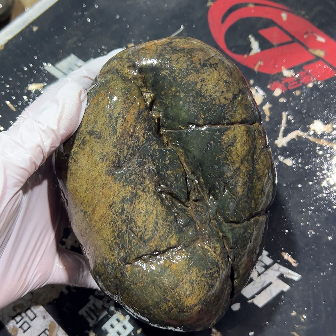 未镶嵌蛇纹石玉西藏藏玉药王石?**哥