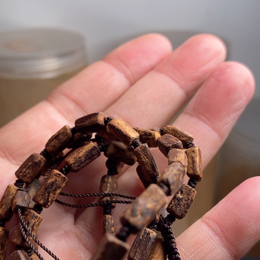 【闪购商品】沉香手串丽***）越南红土手串4.67