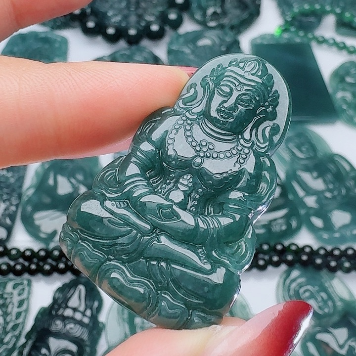 颈饰未镶嵌翡翠天然的A货翡翠多样性发其一