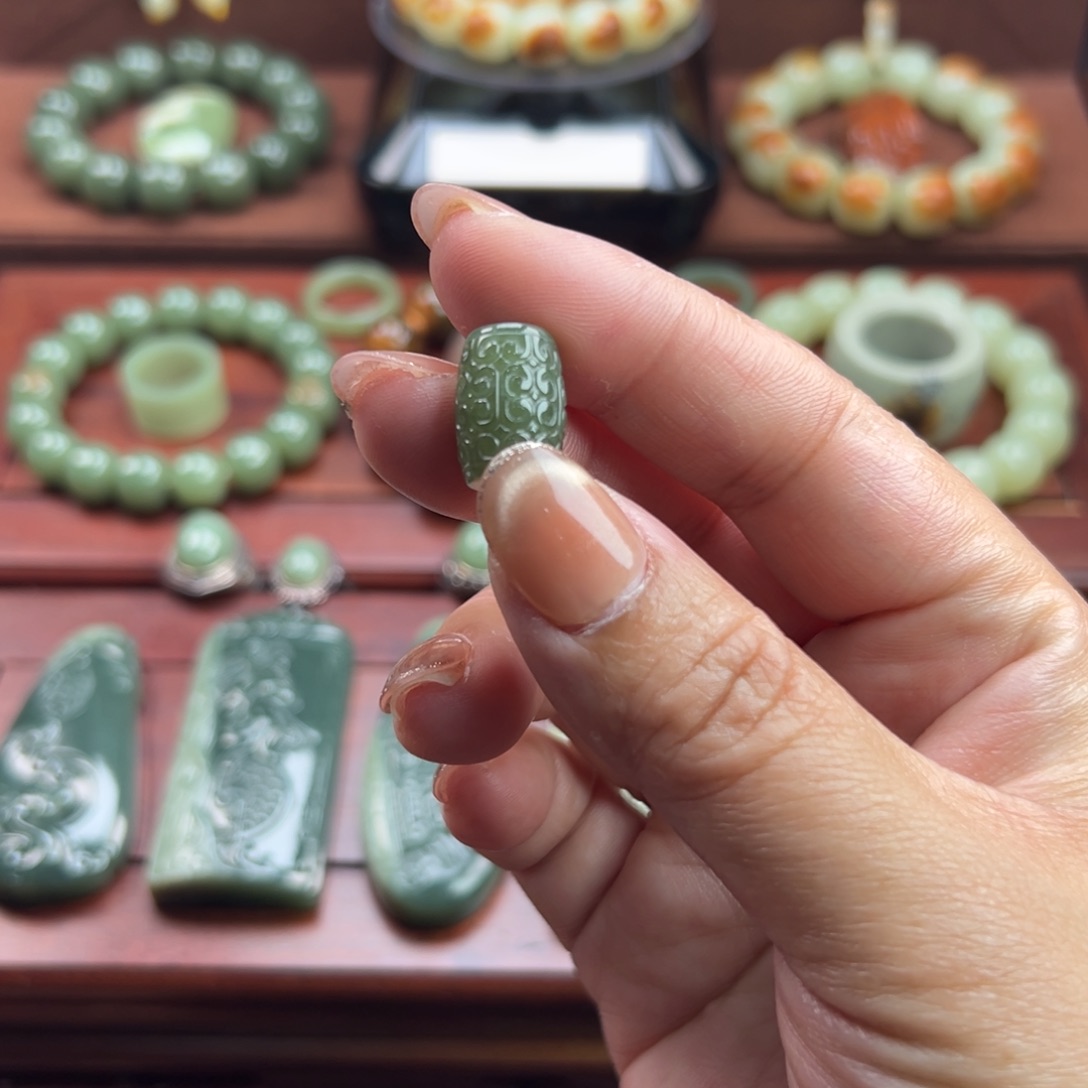 岫岩老玉（透闪石质玉）配饰未镶嵌