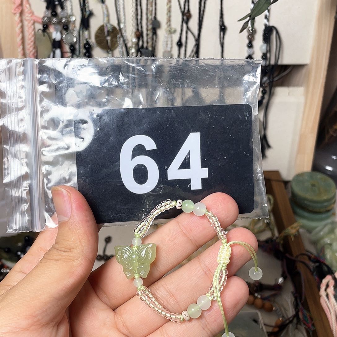 蛇纹石玉颈饰合金