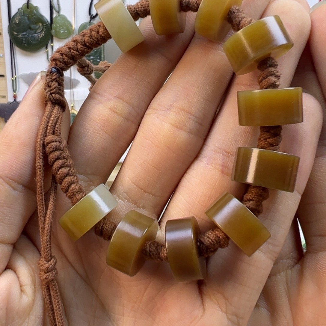 和田玉未镶嵌手镯