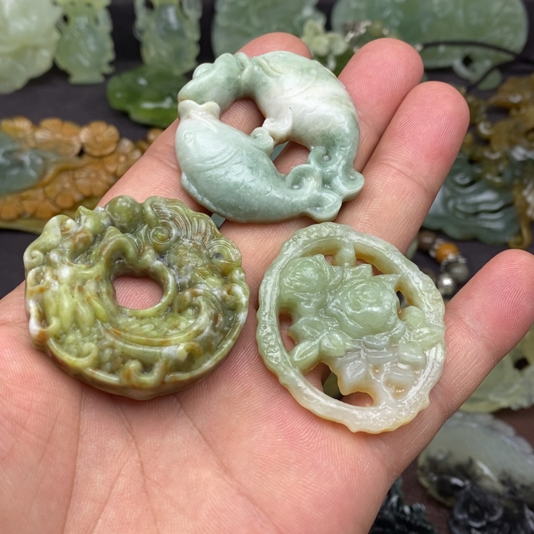 未镶嵌蛇纹石玉颈饰