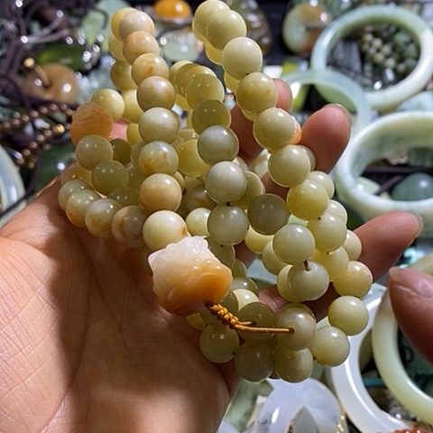 岫玉颈饰未镶嵌一个