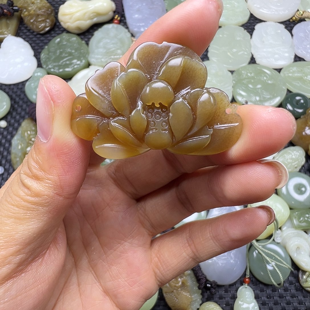 和田玉未镶嵌吊坠(赠链)卡43