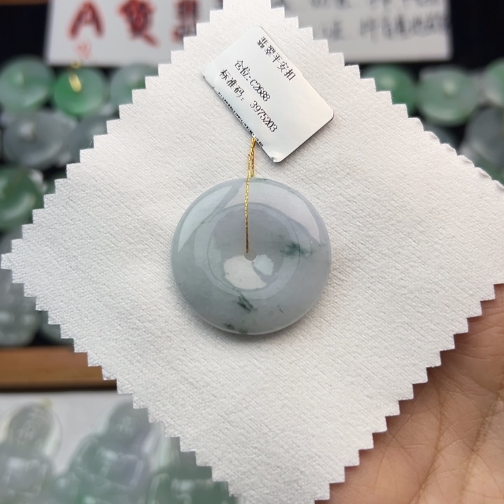 颈饰未镶嵌翡翠平安扣