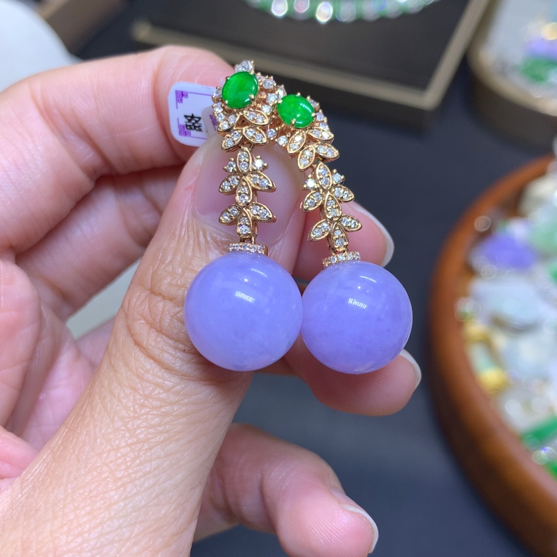 颈饰18K金镶嵌翡翠