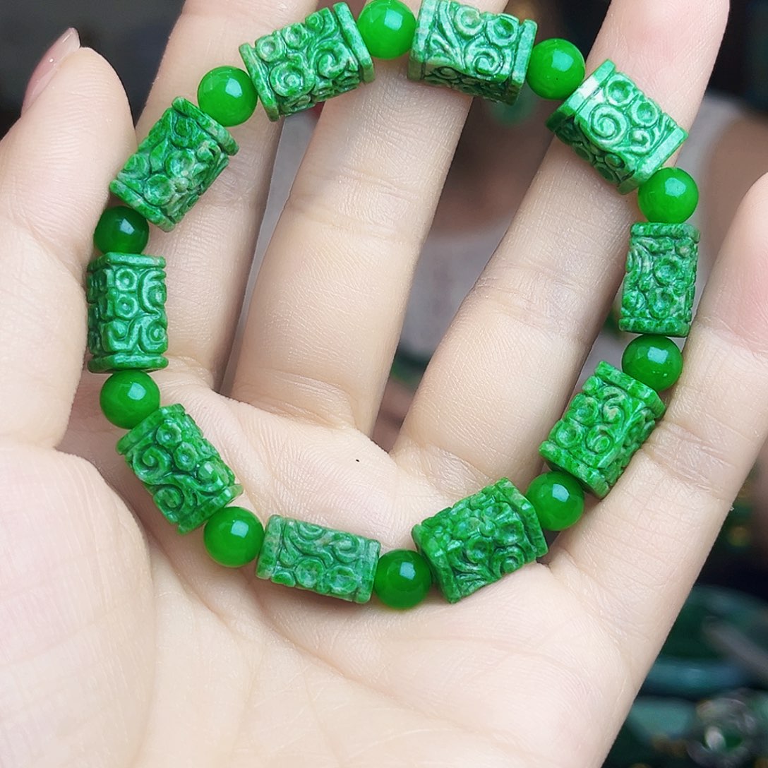 翡翠未镶嵌颈饰多样性