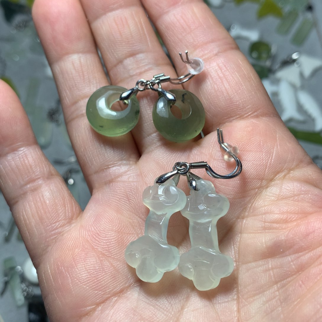 蛇纹石玉耳环未镶嵌