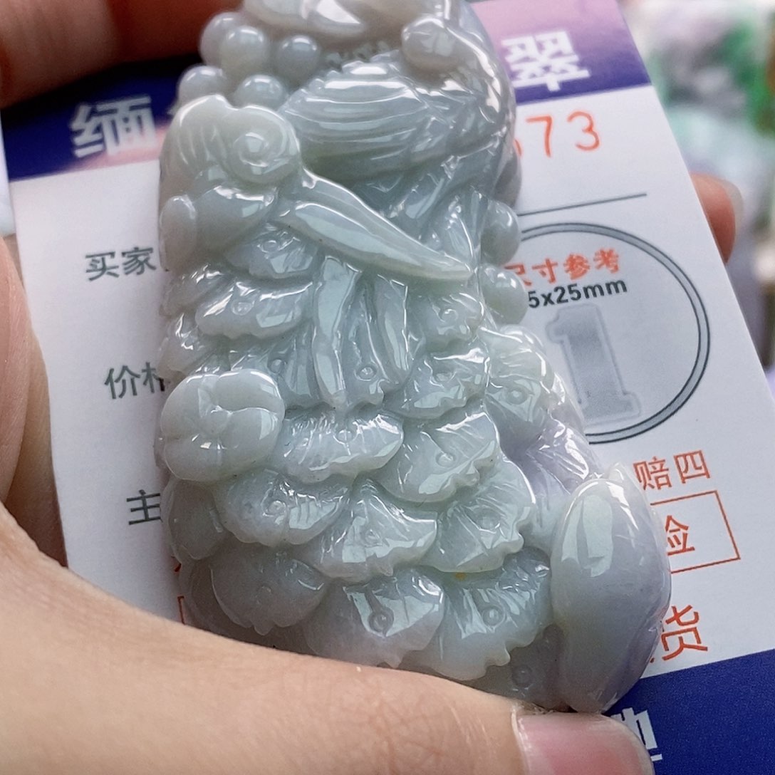 吊坠(不含链)未镶嵌翡翠