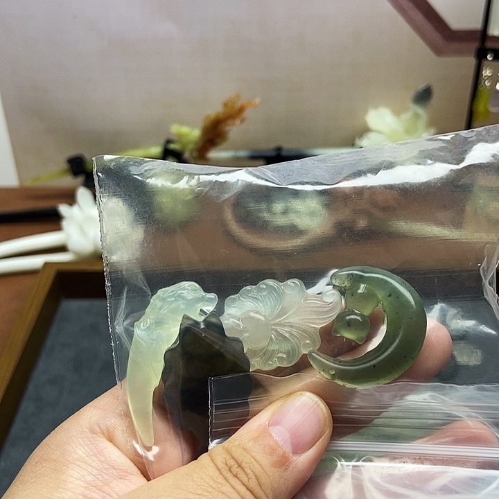 禾***盒蛇纹石玉未镶嵌发饰