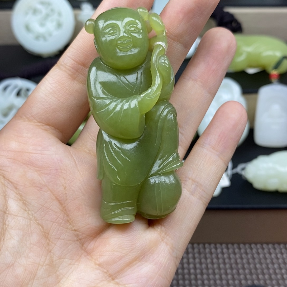 和田玉未镶嵌把件