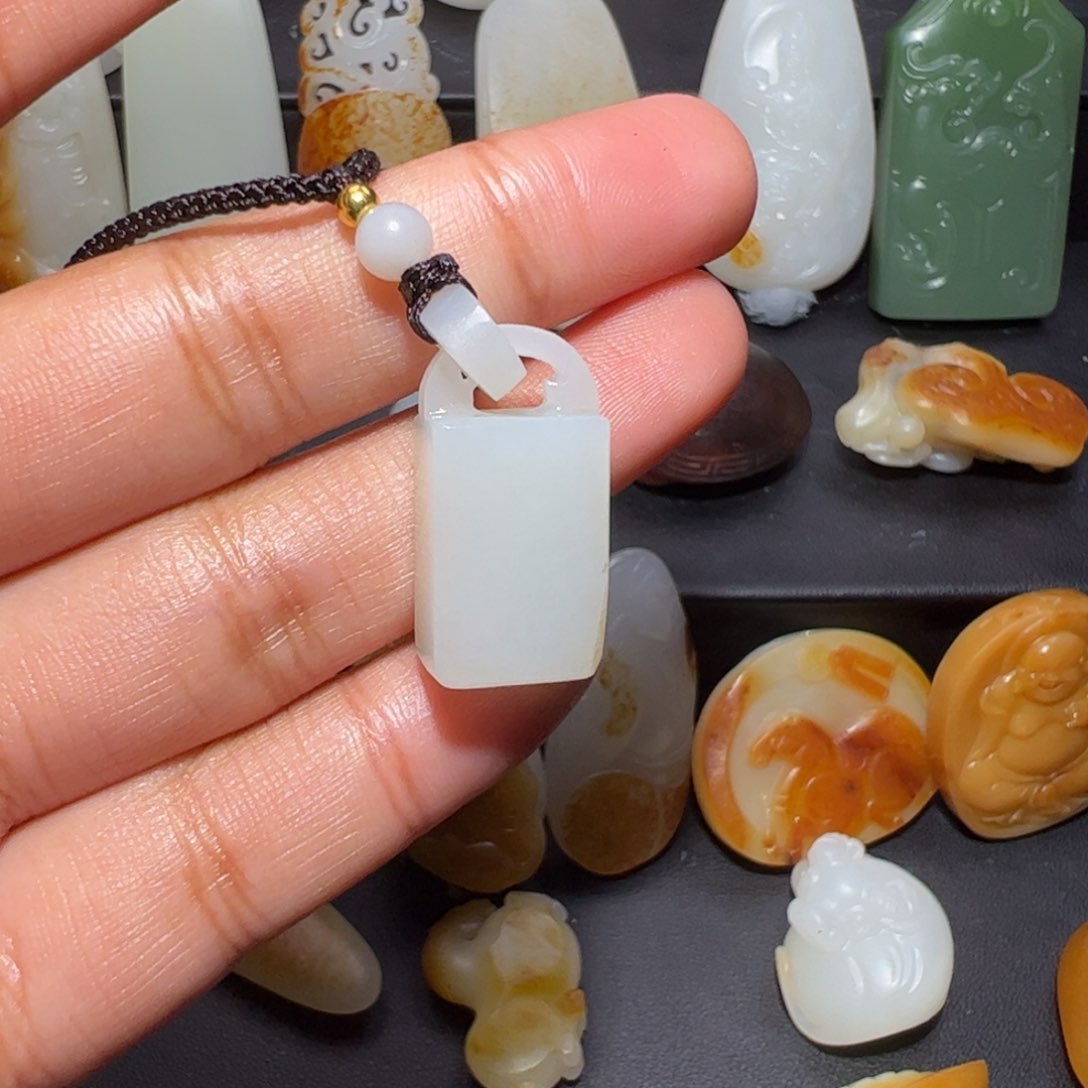 和田玉颈饰未镶嵌