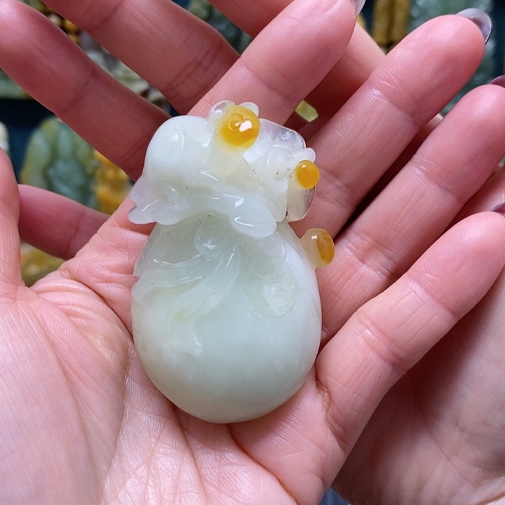 蛇纹石玉挂件未镶嵌