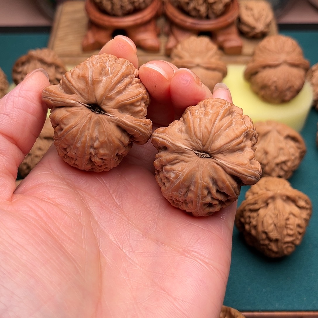 小***向文玩核桃把件平谷元宝