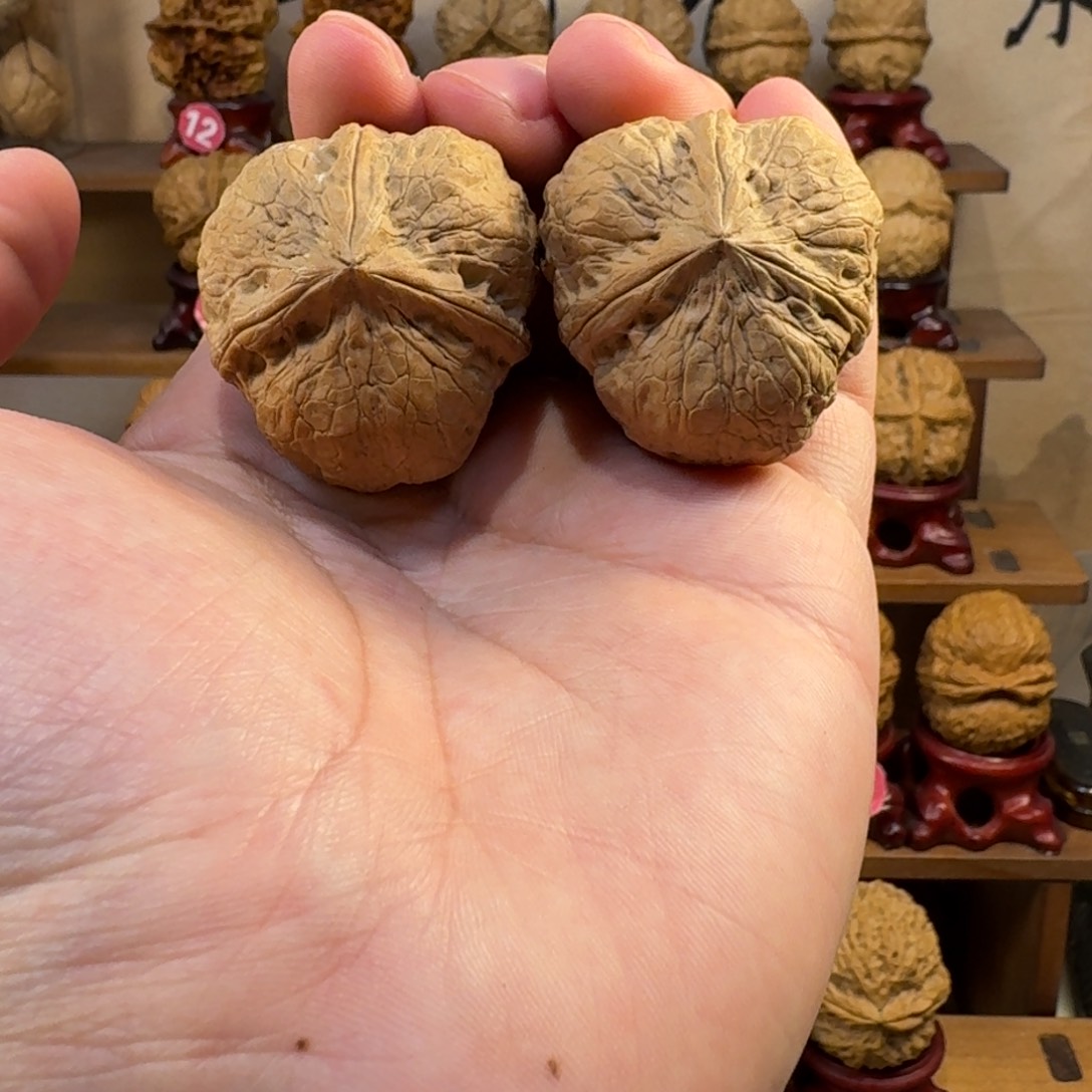 铁核桃把件龙龟甲三棱奔驰