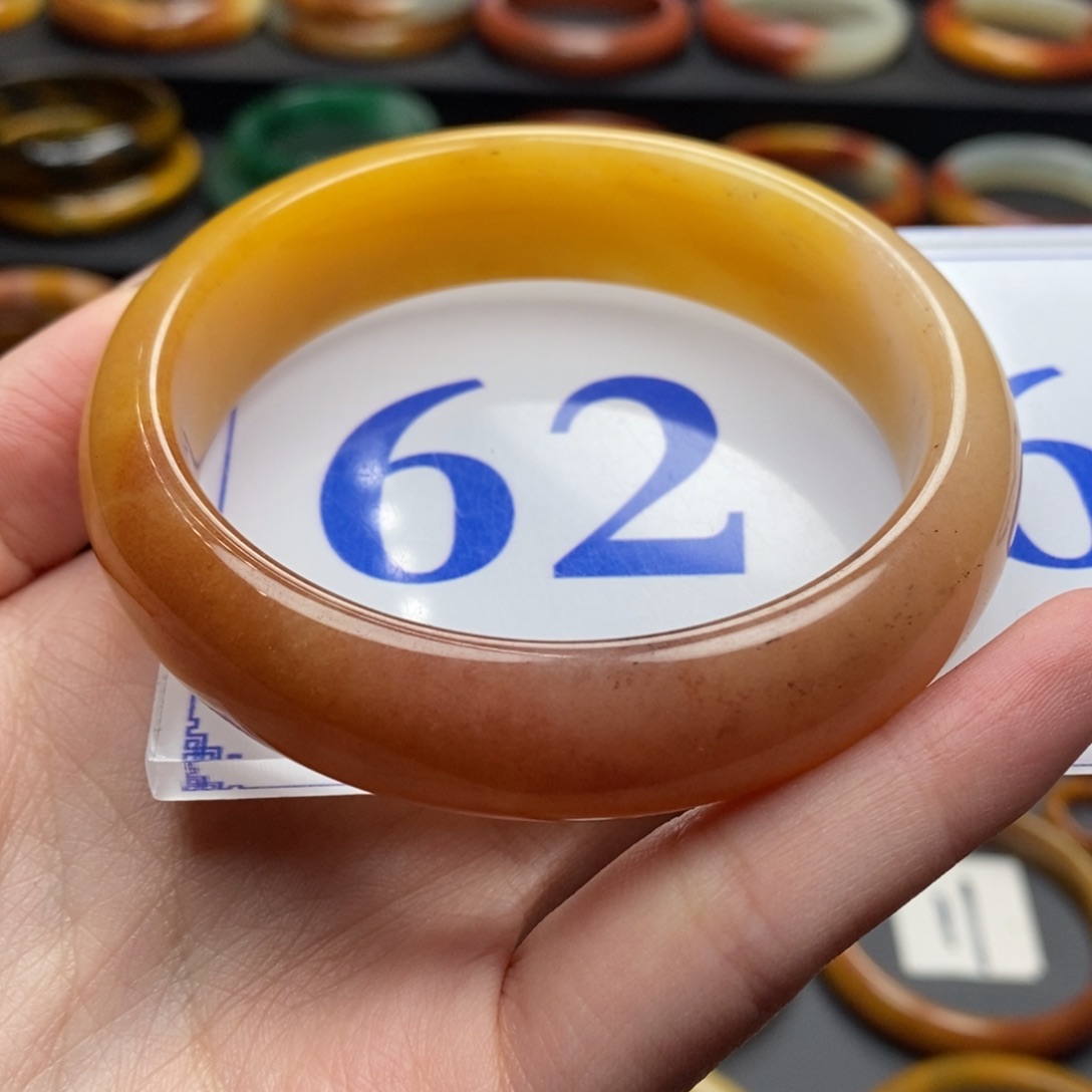 石英质玉（黄龙玉）手镯未镶嵌