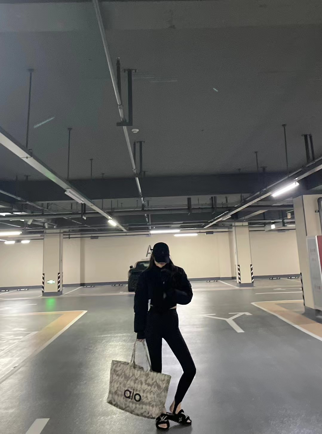 全新未使用美国Alo外套不支持7天无理由退换顺丰到付