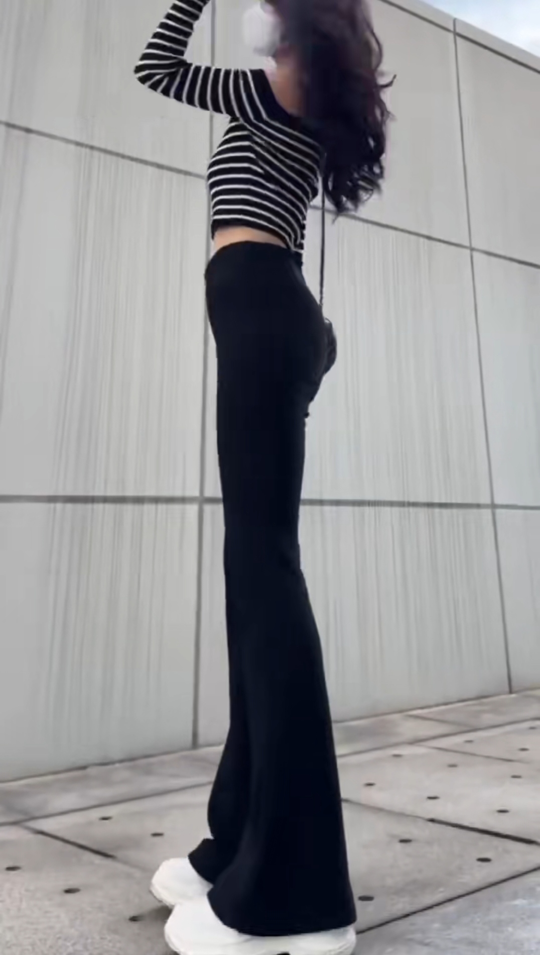 高腰显瘦垂感提臀百搭女士秋季黑色微喇拖地长裤