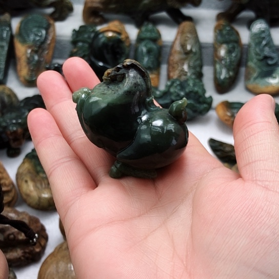 岫岩河磨玉（透闪石质玉）把件未镶嵌