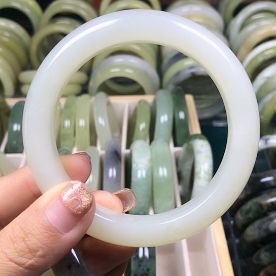 哥****蛇纹石玉未镶嵌手镯