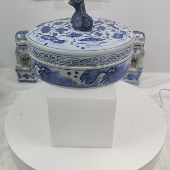 岁***。其他陶青花兽头粉盒一件全品