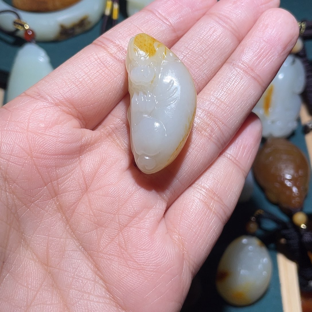 和田玉未镶嵌颈饰