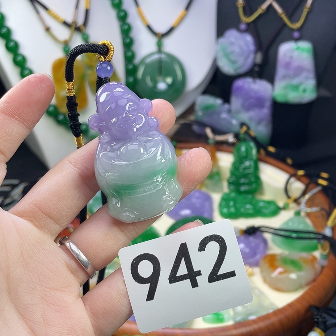 翡翠未镶嵌吊坠(赠链)