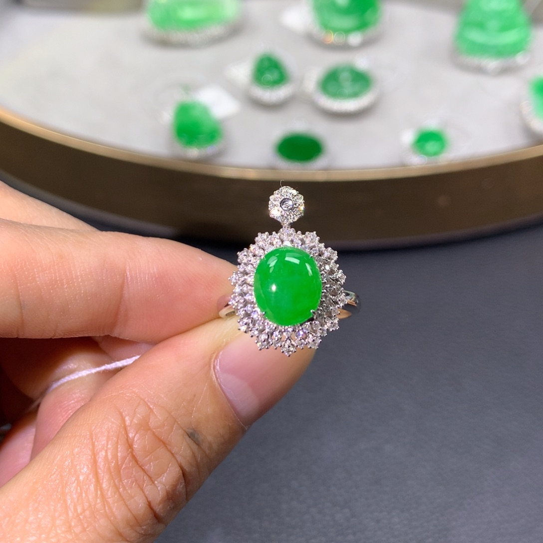 翡翠戒指18K金镶嵌翡翠