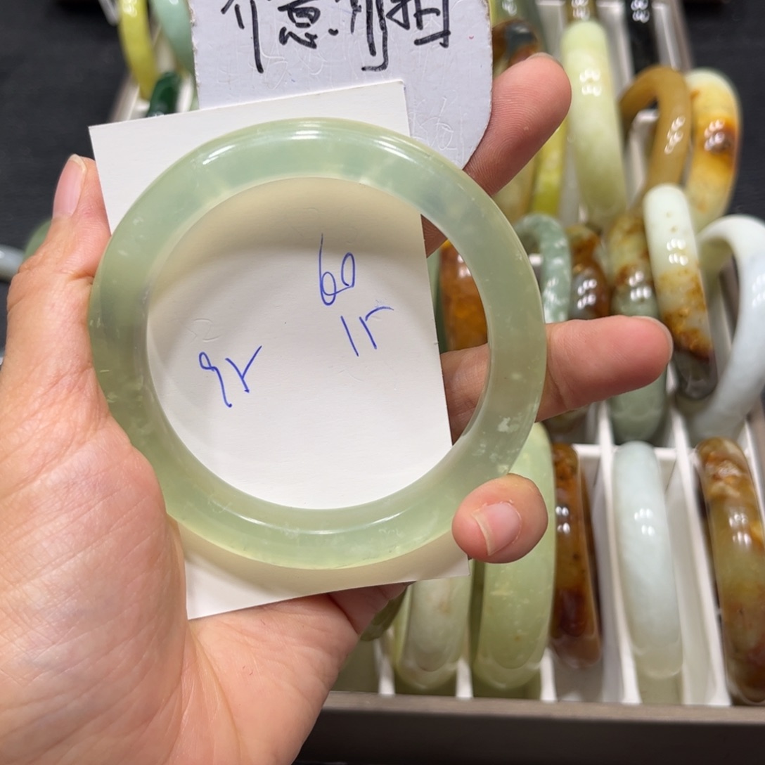 未镶嵌蛇纹石玉手镯